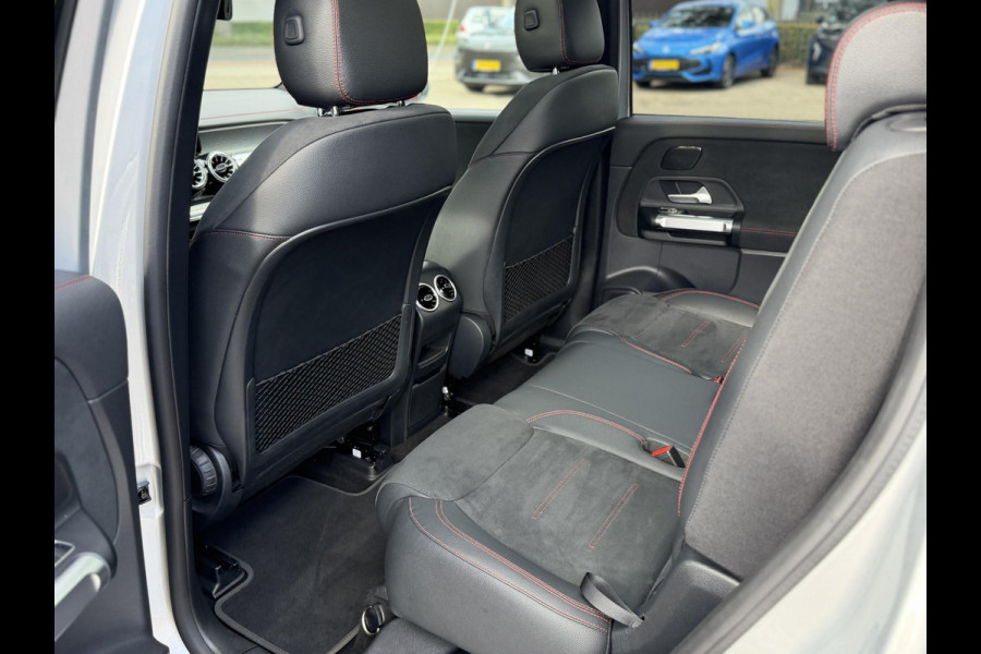 Mercedes-Benz EQB 300 4MATIC AMG Line 7p. 67 kWh | SOH 98% | NIGHT PAKKET | 360 CAMERA| 7 PERSOONS | RIJKLAAR + 12 MND BOVAG GARANTIE | STOEL VERWARMING | DODE HOEK |
