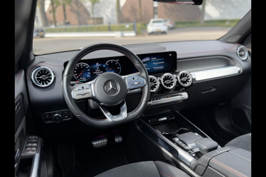 Mercedes-Benz EQB 300 4MATIC AMG Line 7p. 67 kWh | SOH 98% | NIGHT PAKKET | 360 CAMERA| 7 PERSOONS | RIJKLAAR + 12 MND BOVAG GARANTIE | STOEL VERWARMING | DODE HOEK |