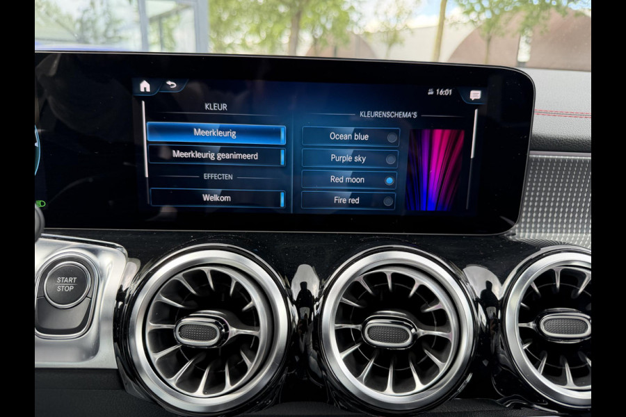 Mercedes-Benz EQB 300 4MATIC AMG Line 7p. 67 kWh | SOH 98% | NIGHT PAKKET | 360 CAMERA| 7 PERSOONS | RIJKLAAR + 12 MND BOVAG GARANTIE | STOEL VERWARMING | DODE HOEK |