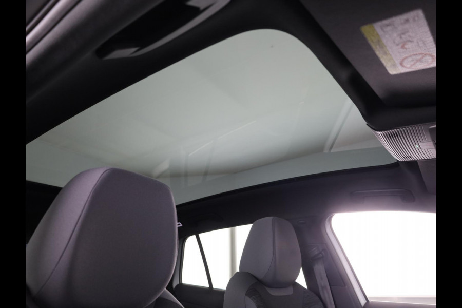 Volkswagen ID.4 Pro 77 kWh 204 Pk | SOH 96% | Navigatie | Panoramadak | Parkeersensoren (Park assist) | Achteruitrijcamera | Matrix LED koplampen | Keyless | Comfort pakket |