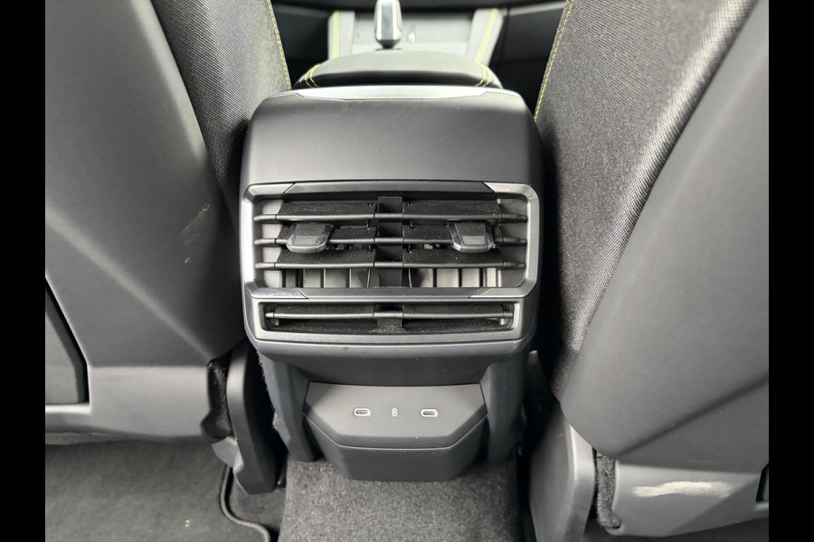 Lynk & Co 01 1.5 Core | NIEUW MODEL! | FABRIEKSGARANTIE T/M 2030! | CAMERA| STOELVERWARMING| APPLE CARPLAY| ADAPTIVE CRUISE CONTROL|