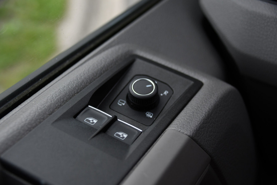 MAN TGE 3.180 35 2.0 L3H3 Black Edition Full Options! Adaptieve Cruise, Camera, Carplay, LED, 2 x Schuifdeur, Leder, Clima, Stoelverwarming, Automaat, 177pk, Uniek!
