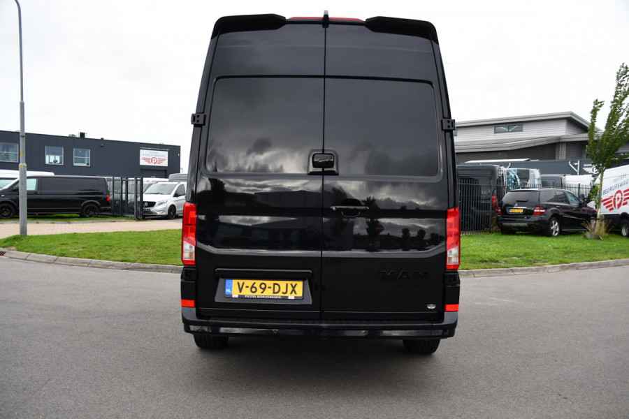 MAN TGE 3.180 35 2.0 L3H3 Black Edition Full Options! Adaptieve Cruise, Camera, Carplay, LED, 2 x Schuifdeur, Leder, Clima, Stoelverwarming, Automaat, 177pk, Uniek!
