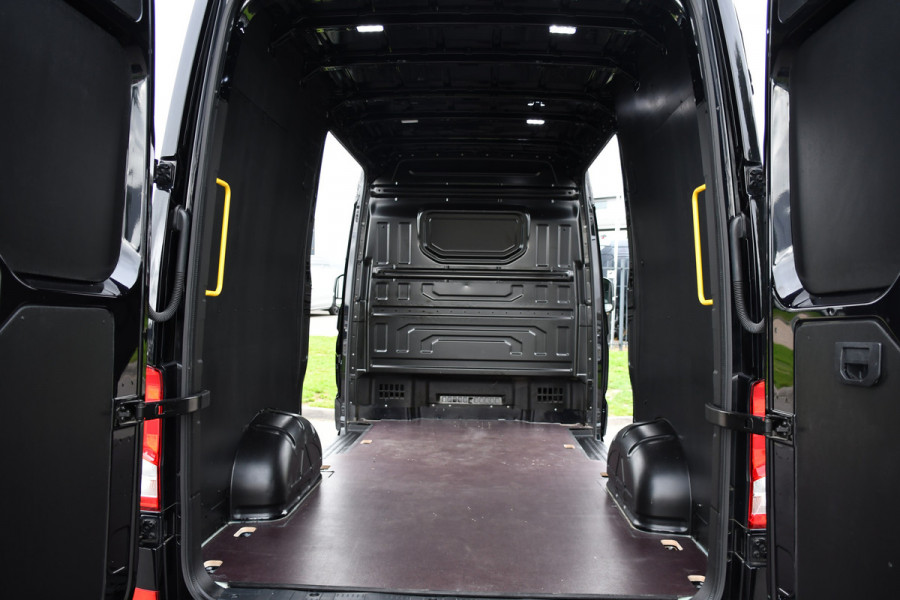 MAN TGE 3.180 35 2.0 L3H3 Black Edition Full Options! Adaptieve Cruise, Camera, Carplay, LED, 2 x Schuifdeur, Leder, Clima, Stoelverwarming, Automaat, 177pk, Uniek!