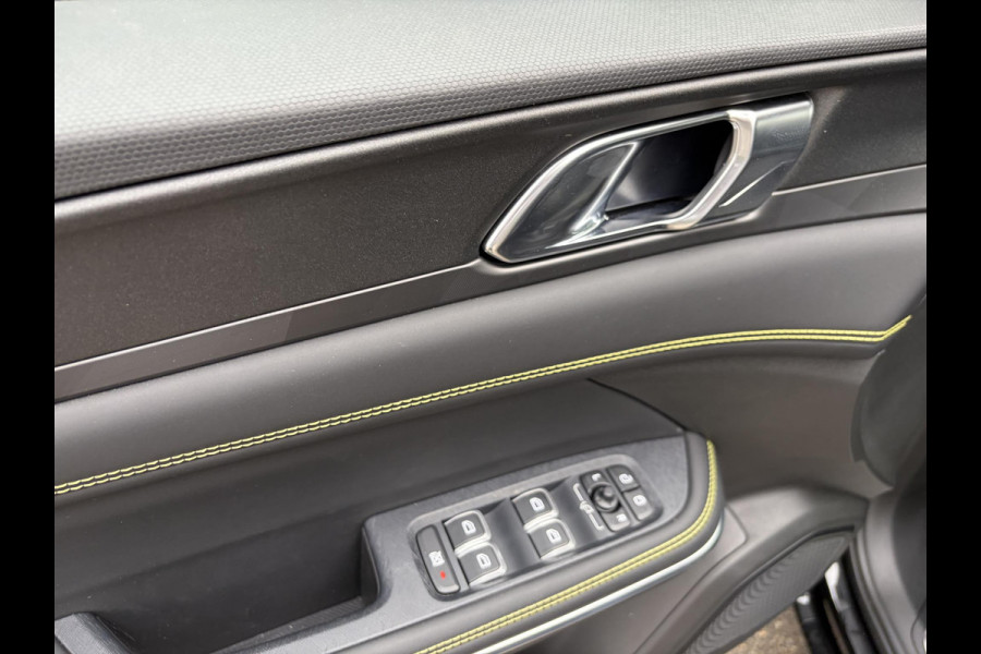 Lynk & Co 01 1.5 Core | NIEUW MODEL! | FABRIEKSGARANTIE T/M 2030! | CAMERA| STOELVERWARMING| APPLE CARPLAY| ADAPTIVE CRUISE CONTROL|