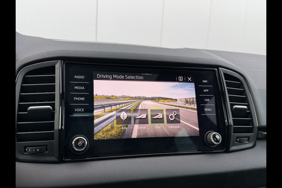 Škoda Karoq 1.5 TSI 150pk ACT DSG Sportline | Pano dak | Acc | Camera