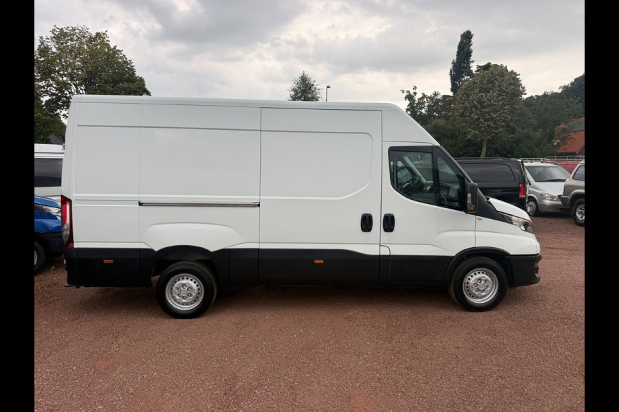 Iveco Daily 35S16V 2.3 160PK L2H2 3.5T trekgewicht / Cruise / Airco