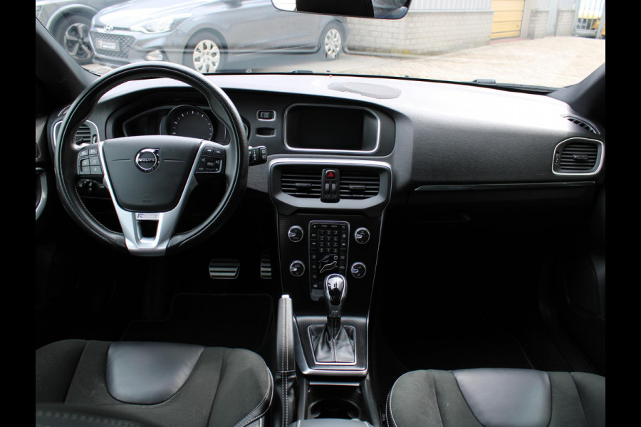 Volvo V40 1.5 T3 Polar+ Sport | PANORAMA DAK | STOELVERWARMING | NAVIGATIE |