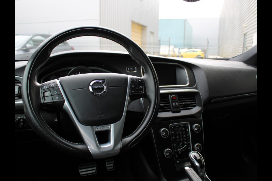 Volvo V40 1.5 T3 Polar+ Sport | PANORAMA DAK | STOELVERWARMING | NAVIGATIE |
