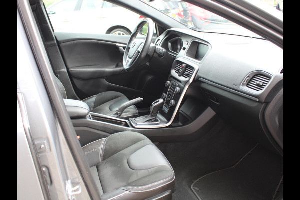 Volvo V40 1.5 T3 Polar+ Sport | PANORAMA DAK | STOELVERWARMING | NAVIGATIE |