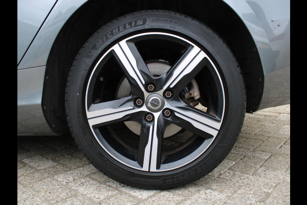 Volvo V40 1.5 T3 Polar+ Sport | PANORAMA DAK | STOELVERWARMING | NAVIGATIE |