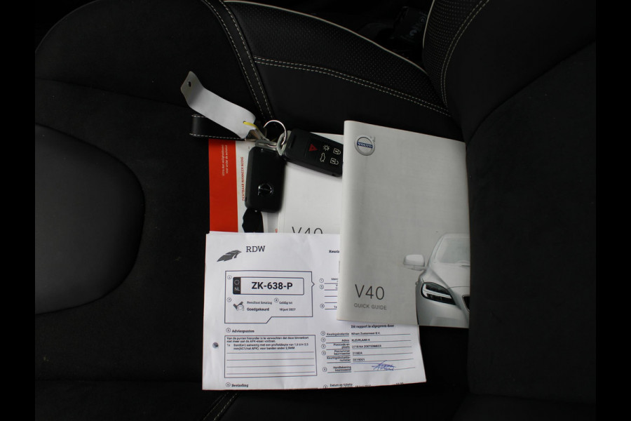 Volvo V40 1.5 T3 Polar+ Sport | PANORAMA DAK | STOELVERWARMING | NAVIGATIE |