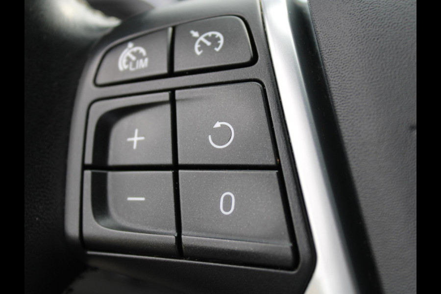 Volvo V40 1.5 T3 Polar+ Sport | PANORAMA DAK | STOELVERWARMING | NAVIGATIE |