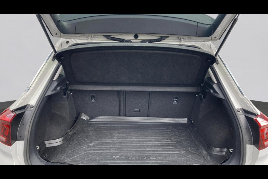 Volkswagen T-Roc 1.5 TSI Life Business Ascot grey | Stoelverwarming | Keyless | Navigatie | Acc