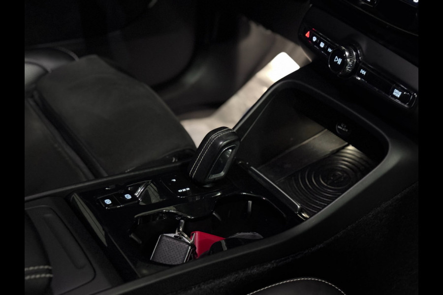 Volvo XC40 2.0 T5 AWD R-Design PANO | HARMAN KARDON | 360 CAM | VOL OPTIES!
