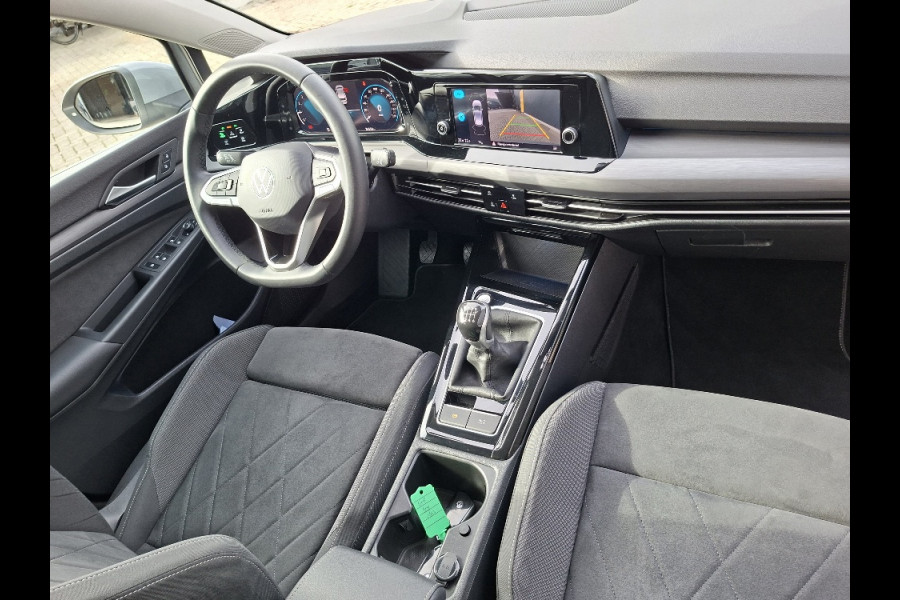 Volkswagen Golf 1.5 TSI 130pk Style * LAGE KMSTAND 26.000KM! * ParkeerCamera * Adaptieve Cruise Control *