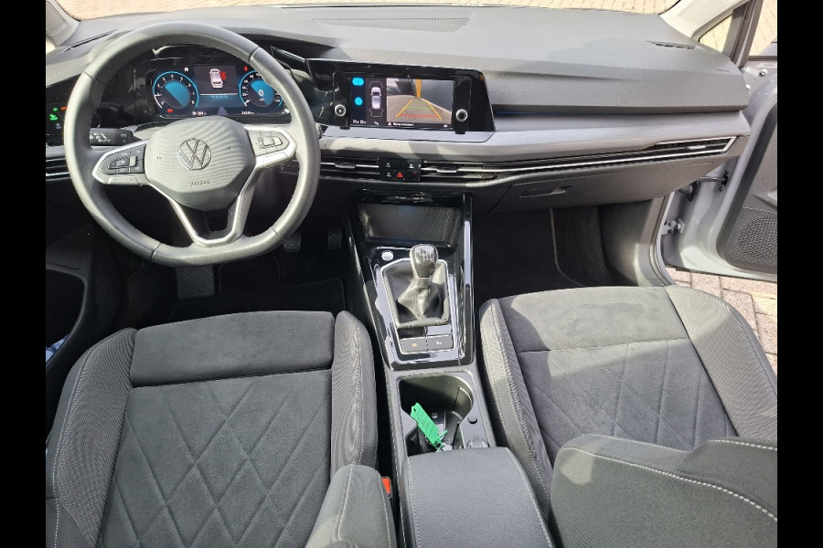 Volkswagen Golf 1.5 TSI 130pk Style * LAGE KMSTAND 26.000KM! * ParkeerCamera * Adaptieve Cruise Control *
