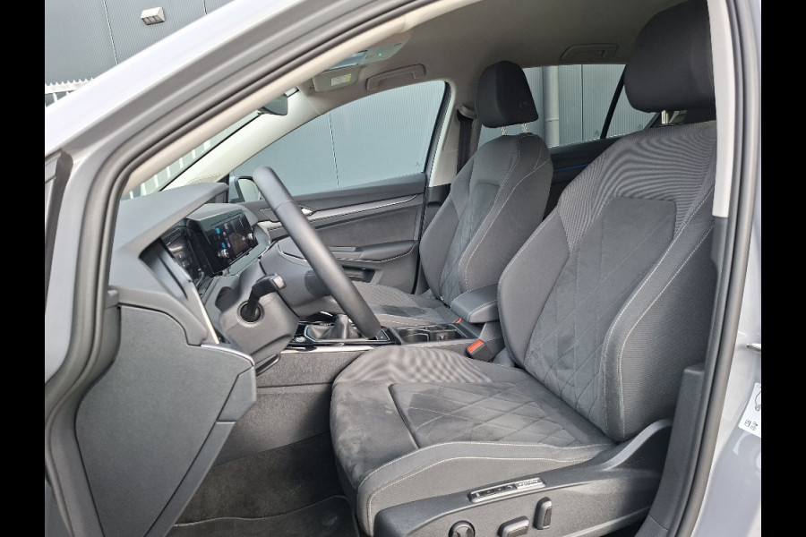 Volkswagen Golf 1.5 TSI 130pk Style * LAGE KMSTAND 26.000KM! * ParkeerCamera * Adaptieve Cruise Control *