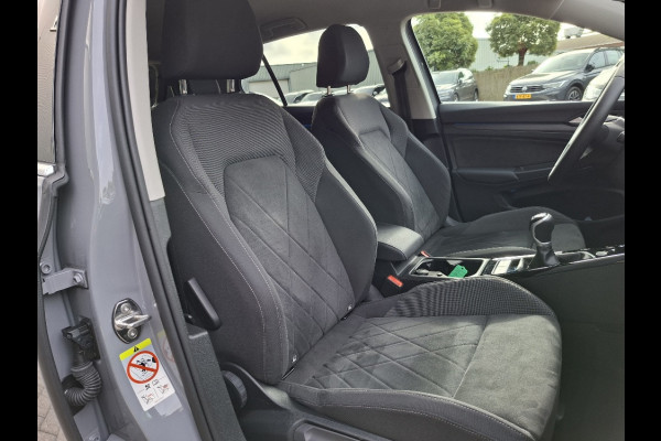 Volkswagen Golf 1.5 TSI 130pk Style * LAGE KMSTAND 26.000KM! * ParkeerCamera * Adaptieve Cruise Control *
