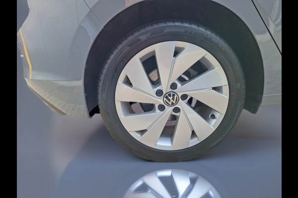 Volkswagen Golf 1.5 TSI 130pk Style * LAGE KMSTAND 26.000KM! * ParkeerCamera * Adaptieve Cruise Control *