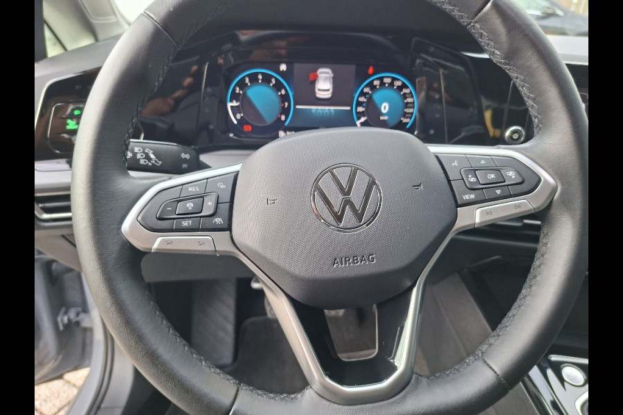 Volkswagen Golf 1.5 TSI 130pk Style * LAGE KMSTAND 26.000KM! * ParkeerCamera * Adaptieve Cruise Control *