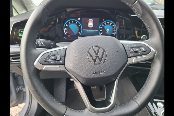 Volkswagen Golf 1.5 TSI 130pk Style * LAGE KMSTAND 26.000KM! * ParkeerCamera * Adaptieve Cruise Control *