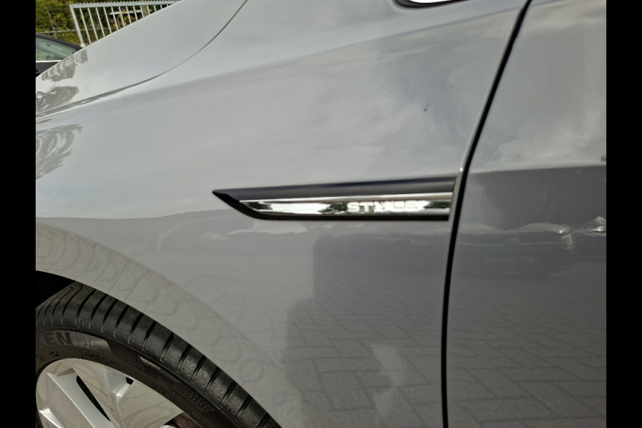 Volkswagen Golf 1.5 TSI 130pk Style * LAGE KMSTAND 26.000KM! * ParkeerCamera * Adaptieve Cruise Control *