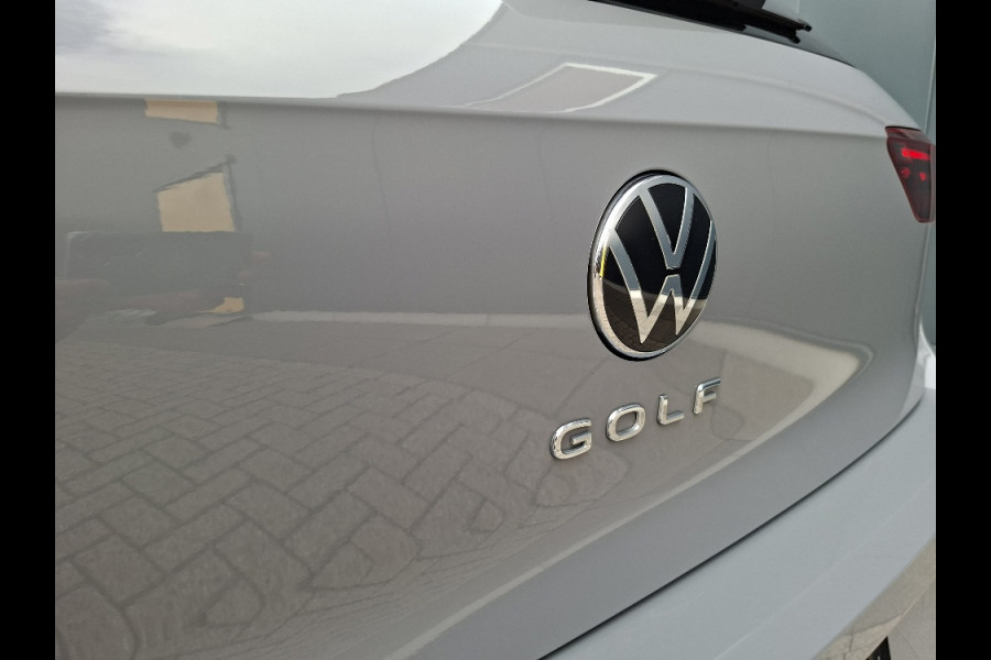 Volkswagen Golf 1.5 TSI 130pk Style * LAGE KMSTAND 26.000KM! * ParkeerCamera * Adaptieve Cruise Control *