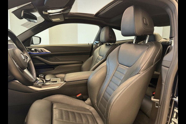 BMW 4 Serie Coupé 420i High Executive M-Pakket GARANTIE TOT 07-2032* . PANORAMA-DAK . PARKEERSENSOREN VOOR & ACHTER . STOELVERWARMING . 1E EIGENAAR! .