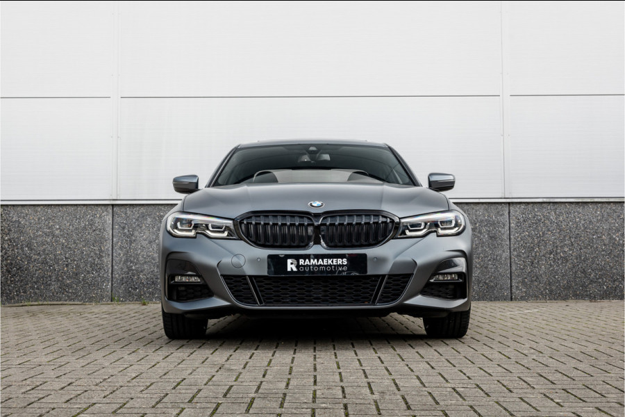 BMW 3 Serie 330e High Ex M-Sport Frozen / Glazen dak / Adaptief onderstel / Electrische stoelen /