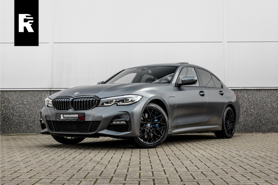 BMW 3 Serie 330e High Ex M-Sport Frozen / Glazen dak / Adaptief onderstel / Electrische stoelen /