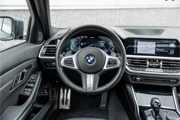 BMW 3 Serie 330e High Ex M-Sport Frozen / Glazen dak / Adaptief onderstel / Electrische stoelen /