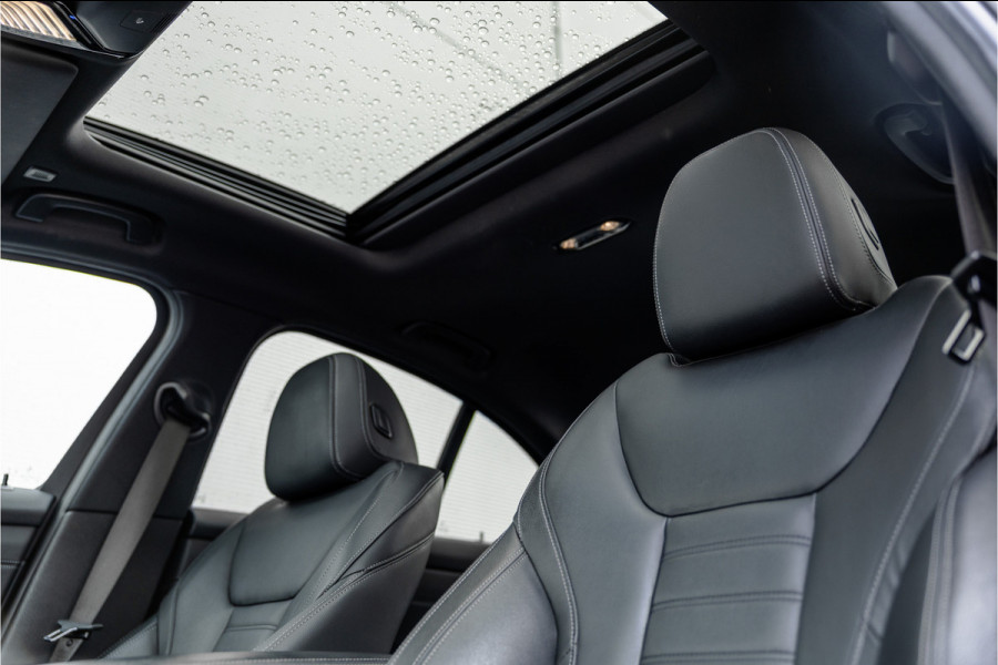BMW 3 Serie 330e High Ex M-Sport Frozen / Glazen dak / Adaptief onderstel / Electrische stoelen /