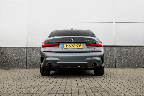 BMW 3 Serie 330e High Ex M-Sport Frozen / Glazen dak / Adaptief onderstel / Electrische stoelen /