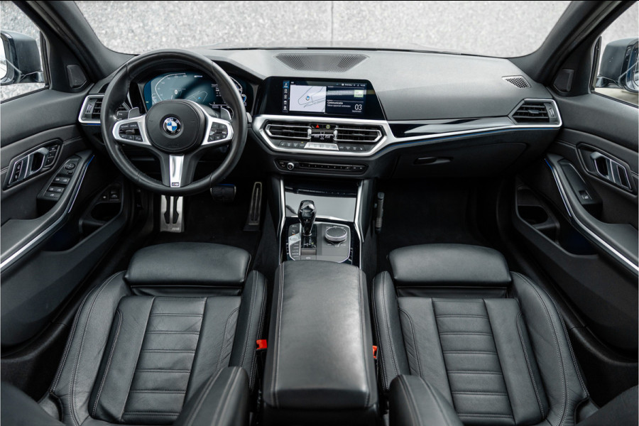 BMW 3 Serie 330e High Ex M-Sport Frozen / Glazen dak / Adaptief onderstel / Electrische stoelen /