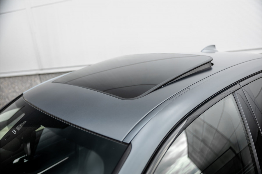 BMW 3 Serie 330e High Ex M-Sport Frozen / Glazen dak / Adaptief onderstel / Electrische stoelen /