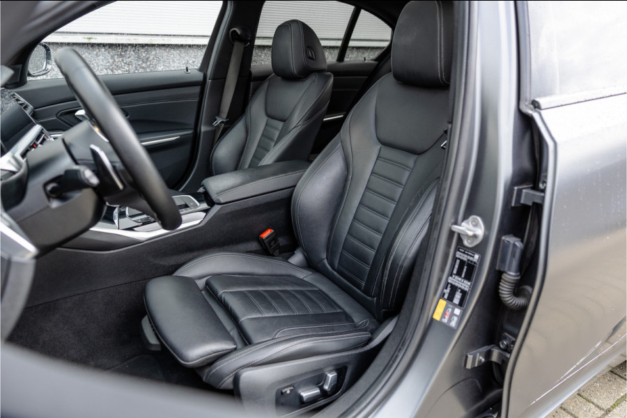 BMW 3 Serie 330e High Ex M-Sport Frozen / Glazen dak / Adaptief onderstel / Electrische stoelen /