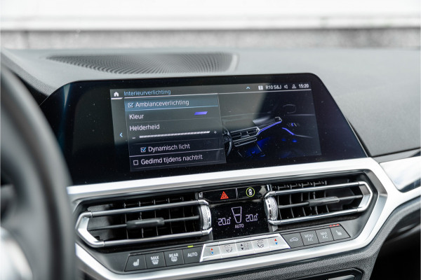 BMW 3 Serie 330e High Ex M-Sport Frozen / Glazen dak / Adaptief onderstel / Electrische stoelen /