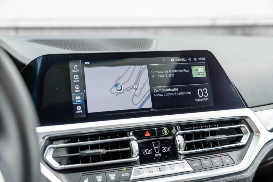 BMW 3 Serie 330e High Ex M-Sport Frozen / Glazen dak / Adaptief onderstel / Electrische stoelen /