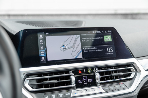 BMW 3 Serie 330e High Ex M-Sport Frozen / Glazen dak / Adaptief onderstel / Electrische stoelen /