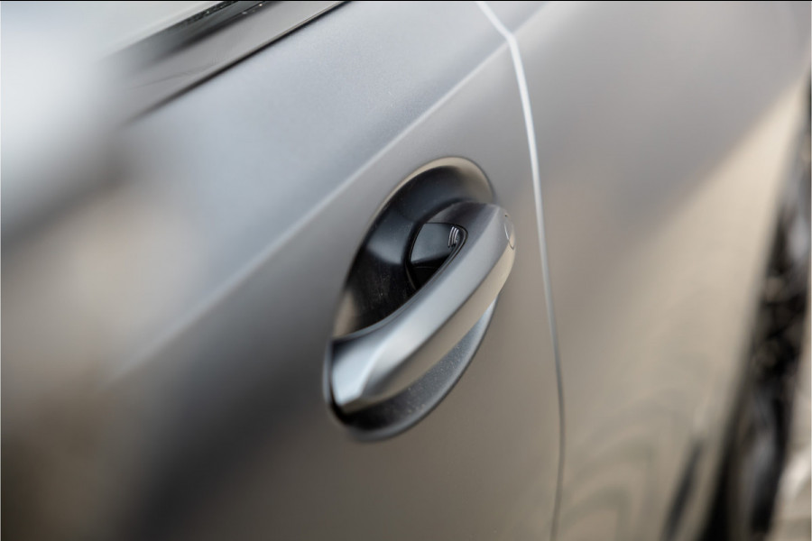 BMW 3 Serie 330e High Ex M-Sport Frozen / Glazen dak / Adaptief onderstel / Electrische stoelen /