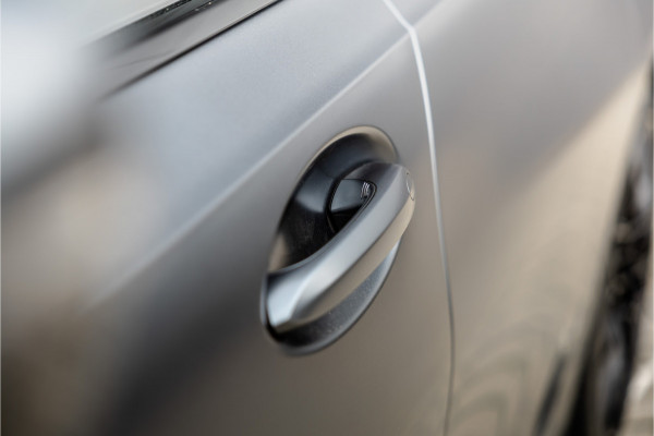 BMW 3 Serie 330e High Ex M-Sport Frozen / Glazen dak / Adaptief onderstel / Electrische stoelen /