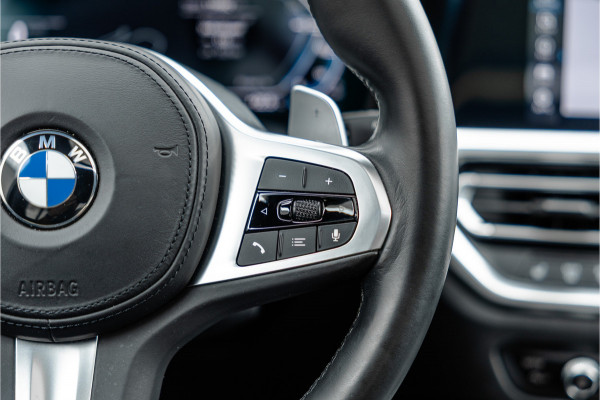 BMW 3 Serie 330e High Ex M-Sport Frozen / Glazen dak / Adaptief onderstel / Electrische stoelen /