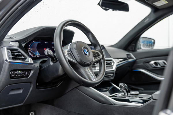 BMW 3 Serie 330e High Ex M-Sport Frozen / Glazen dak / Adaptief onderstel / Electrische stoelen /