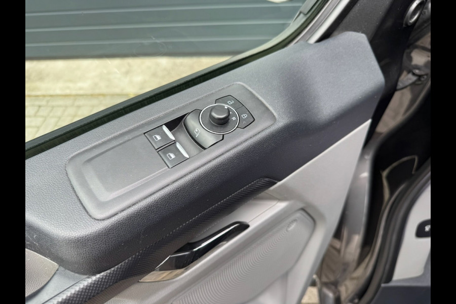 Ford Transit Custom 2.0 TDCI 170pk L1H1 Limited Automaat | Navi | Trekhaak | CarPlay | Camera | Stoelverw. | Cruise | Stuur leder