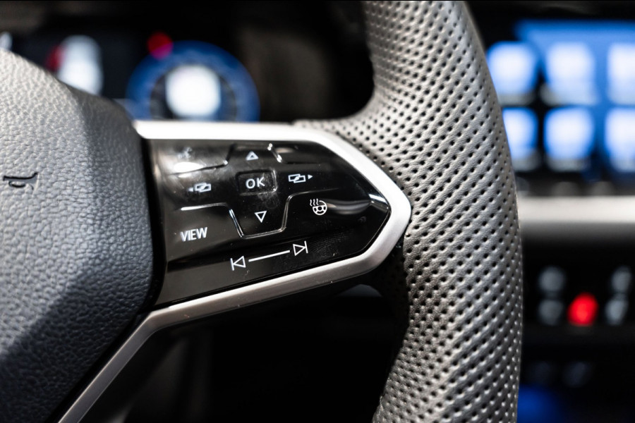 Volkswagen Golf 1.5 eTSI R-Line 2020 DSG IQ PANO CAMERA VIRTUAL
