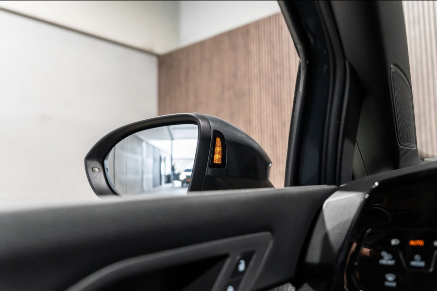 Volkswagen Golf 1.5 eTSI R-Line 2020 DSG IQ PANO CAMERA VIRTUAL