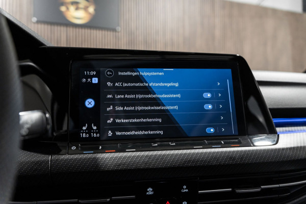 Volkswagen Golf 1.5 eTSI R-Line 2020 DSG IQ PANO CAMERA VIRTUAL