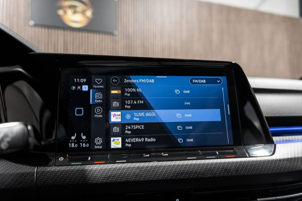 Volkswagen Golf 1.5 eTSI R-Line 2020 DSG IQ PANO CAMERA VIRTUAL