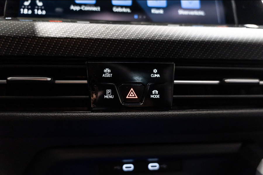Volkswagen Golf 1.5 eTSI R-Line 2020 DSG IQ PANO CAMERA VIRTUAL